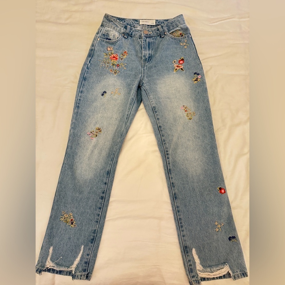 Banjara Embroidered Distressed Ankle Jeans Women’s Size 0/25 High Rise - Picture 2 of 5